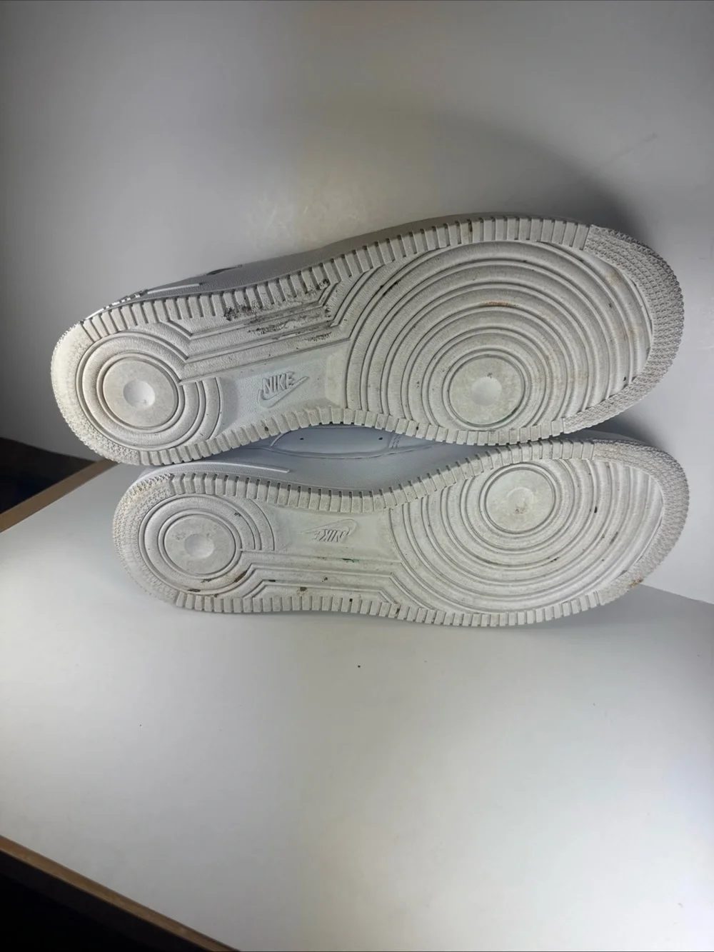 Nike x Supreme White Air Force 1 Low Men’s Size 11 Sneakers